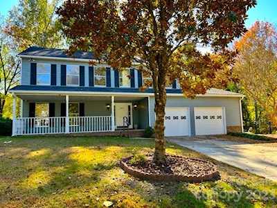 1302 Brittle Creek Dr Matthews, NC 28105