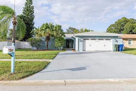 2543 Sunny Breeze Ave Largo, FL 33770