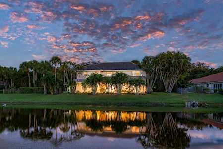 2860 W Hampton Circle Delray Beach, FL 33445