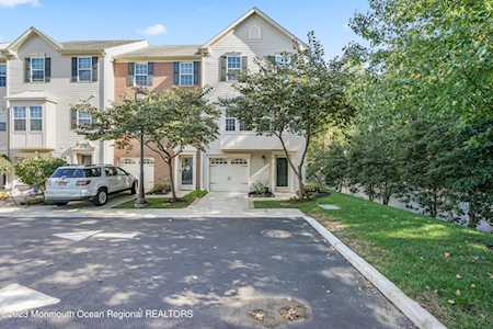105 Zilinski Dr Belford, NJ 07718