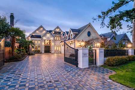 6891 Mayflower Drive Richmond, BC V7C 2K1