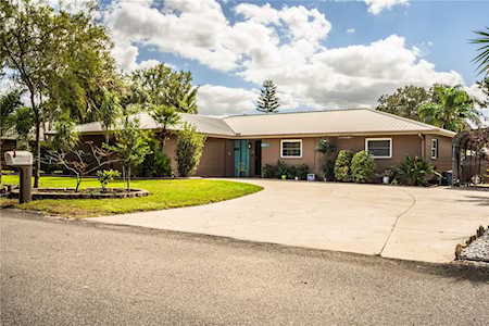 311 Greenwoods Dr Lakeland, FL 33813