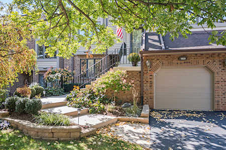 1029 Mistwood Ln Downers Grove, IL 60515