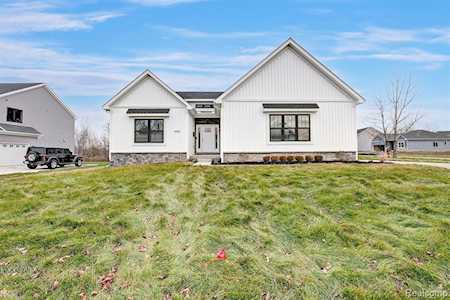 4039 Oak St Grand Blanc Twp, MI 48439