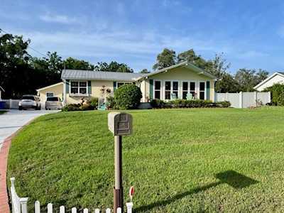 8717 Elmdale PLACE Tampa, FL 33637