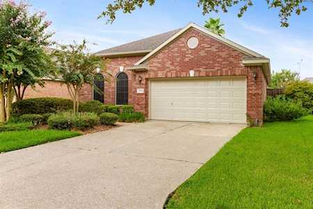 2204 W Marsala Dr Pearland, TX 77581