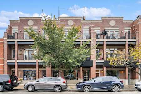 2152 W Roscoe St #1 Chicago, IL 60618