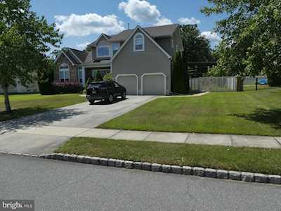 122 White Cedar Dr Sicklerville, NJ 08081