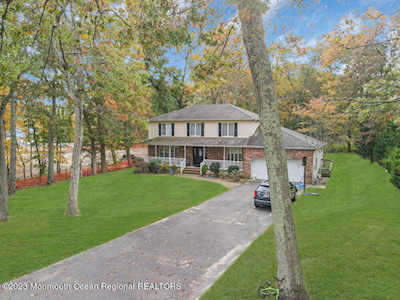 5 Galassi Ct Jackson, NJ 08527