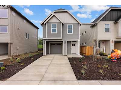 165 W Barbaras WAY Newberg, OR 97132