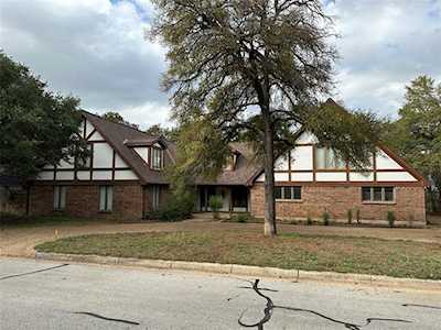5813 End O Trail Fort Worth, TX 76112