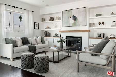 1316 Amherst Ave #402 Los Angeles, CA 90025
