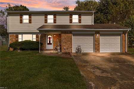 811 Sir Lancelot Dr Chesapeake, VA 23323