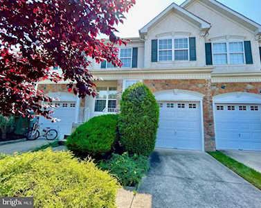 105 Weaver Dr Marlton, NJ 08053