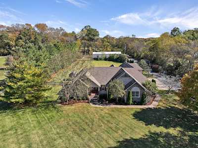 234 County House Rd Cottontown, TN 37048