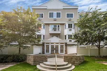 500 Pondside Dr #4K White Plains, NY 10607