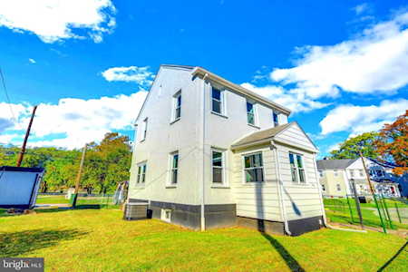561 Saude Ave Essington, PA 19029