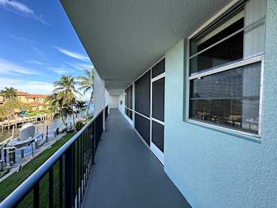 109 Paradise Harbour Boulevard #312 North Palm Beach, FL 33408