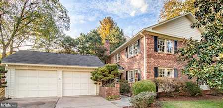 3802 Moss Brooke Ct Fairfax, VA 22031