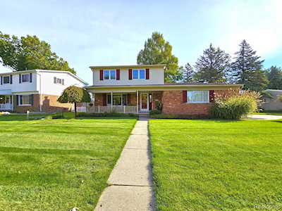 46606 Featherstone Ridge Shelby Twp, MI 48317