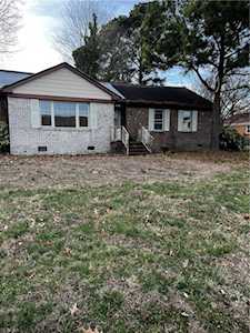 2116 Quaker Place Chesapeake, VA 23325
