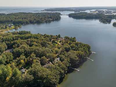 16 Goose Point Rd Kittery, ME 03905