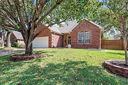 2608 Briargrove Drive Hurst, TX 76054