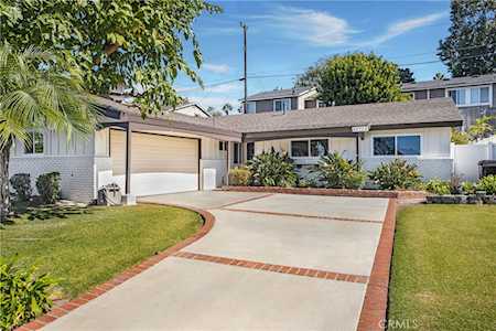 17712 Forest Ln Huntington Beach, CA 92647