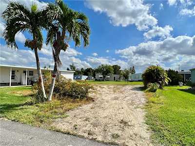 362 Shoreland Dr Fort Myers, FL 33905
