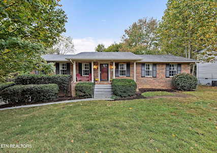 1404 Live Oak Circle Knoxville, TN 37932