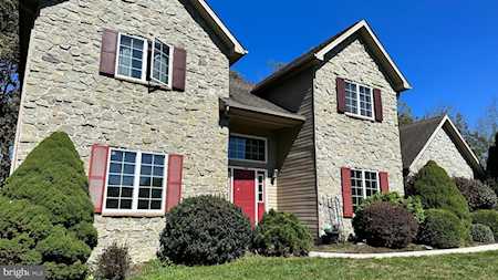116 Creamery Rd Boiling Springs, PA 17007