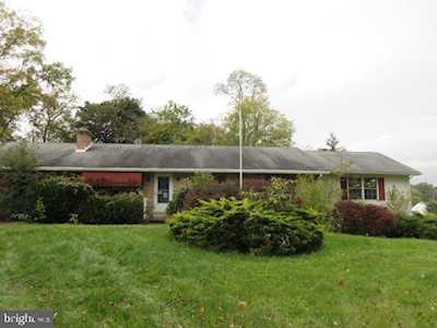 9 Persimmon Dr Boiling Springs, PA 17007