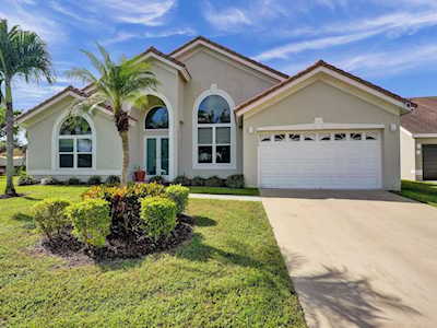 13 Meadows Park Ln Boynton Beach, FL 33436