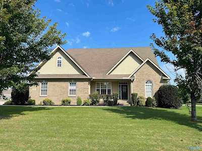 212 Southern Wind Drive New Market, AL 35761