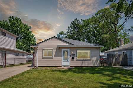 5669 Katherine St Dearborn Heights, MI 48125