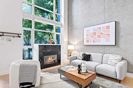 986 Richards Street Vancouver, BC V6B 3C1