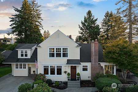 4001 Soundview Dr W University Place, WA 98466