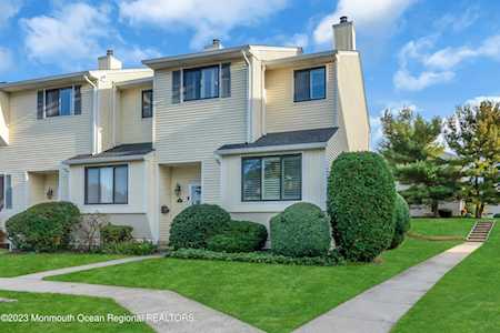 456 Clubhouse Dr Middletown, NJ 07748