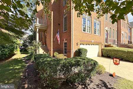 4122 Trowbridge St Fairfax, VA 22030