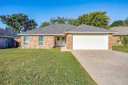6300 Lotus Drive Arlington, TX 76001
