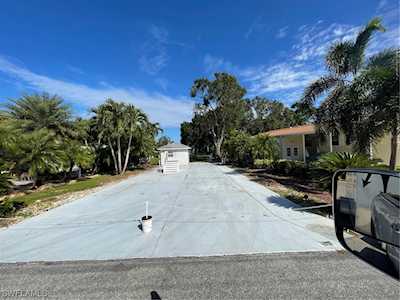 10011 Parkwood Dr Fort Myers, FL 33905
