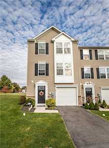 20 Red Rose Ln Easton, PA 18045