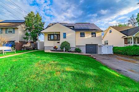 72 Ethel Street Menlo Park Terrace, NJ 08840