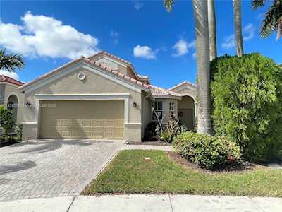 1911 Cedar Ct Weston, FL 33327