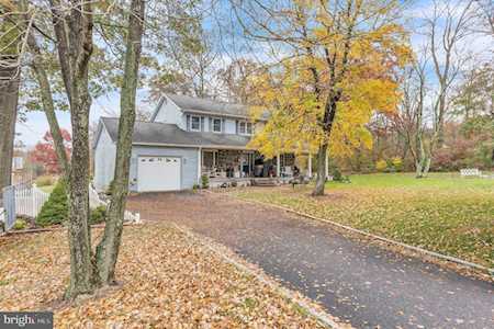 17 Wambold Rd Green Lane, PA 18054