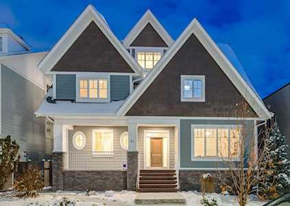 21 Trasimeno Crescent SW Calgary, AB T3E 8B8