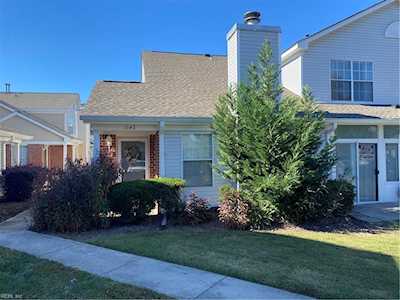 1542 Orchard Grove Dr Chesapeake, VA 23320