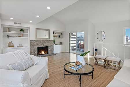 49 8th St Hermosa Beach, CA 90254