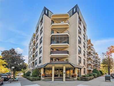 1874 Pelham Parkway S #4R Bronx, NY 10461