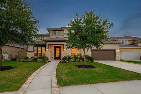 6 Monarch Trl Sugar Land, TX 77498